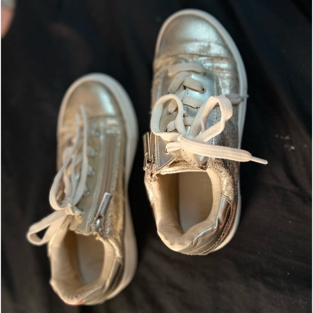Big girls size 3 bling tennis shoes.  Very nice condition.